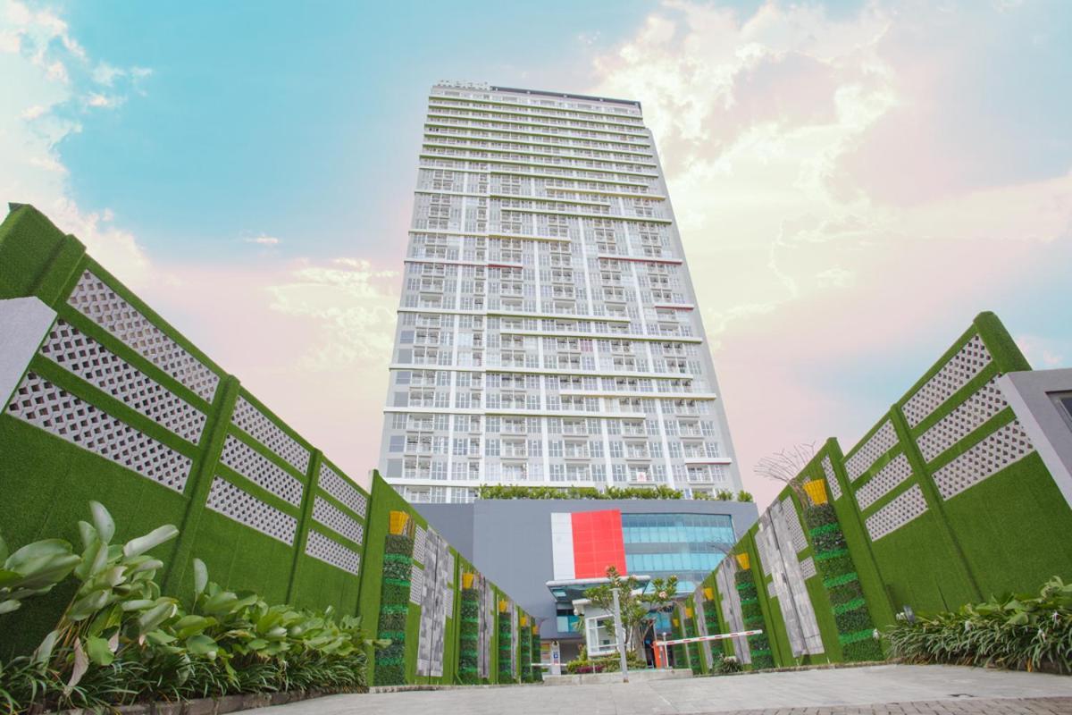 Life Taman Melati Merr Surabaya Exterior photo